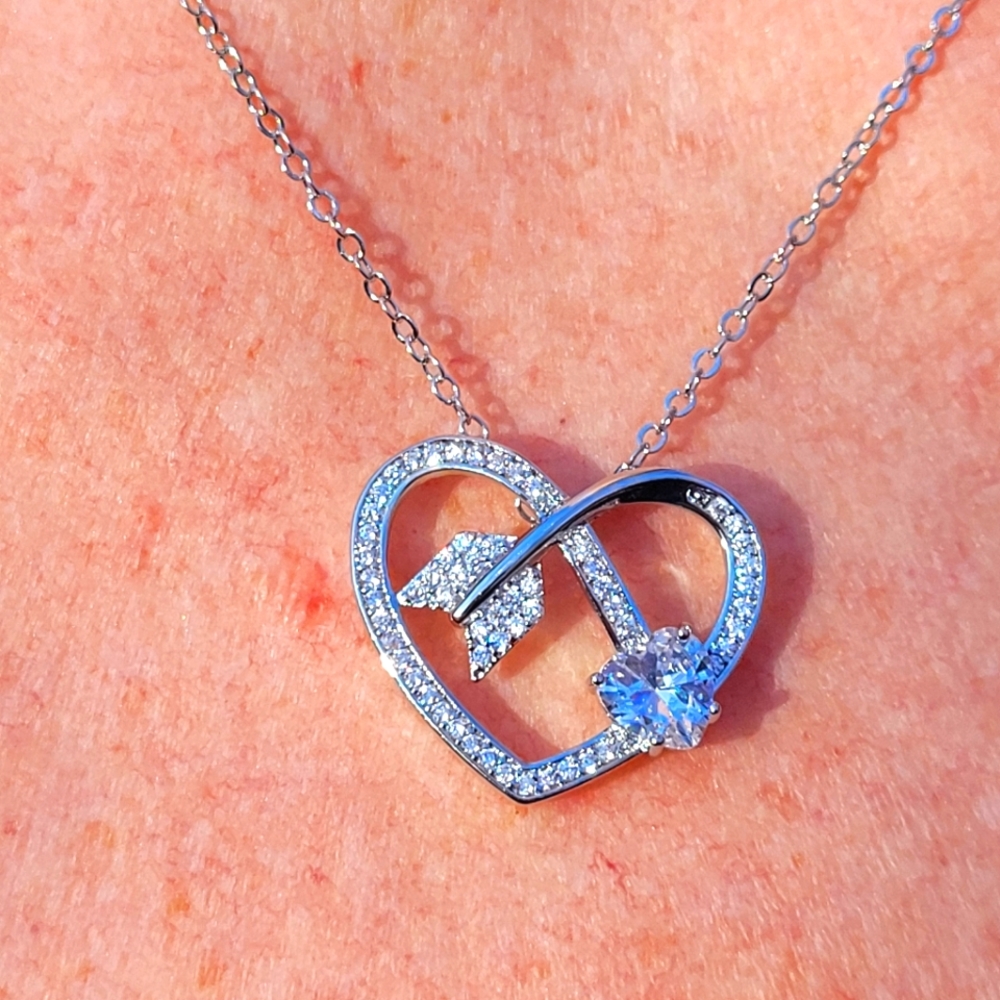 Arrow Turning into Heart Fashion Necklace - Picture 4 of 5